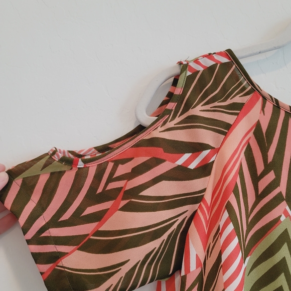 C Cold Shoulder Plant Print Dress Size Small - Picture 13 of 15